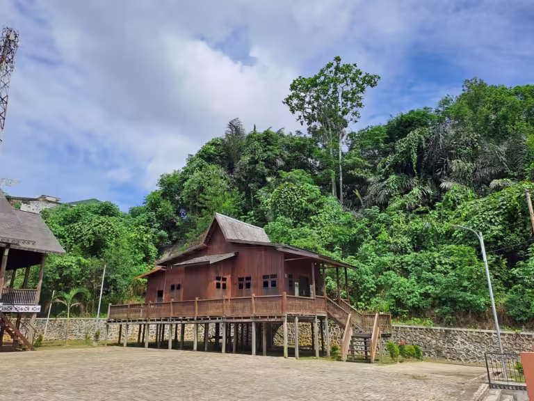 Rumah Adat Banjar 1 Scaled
