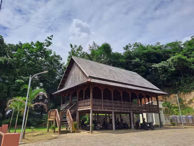 Rumah Adat Kutai 1 Scaled
